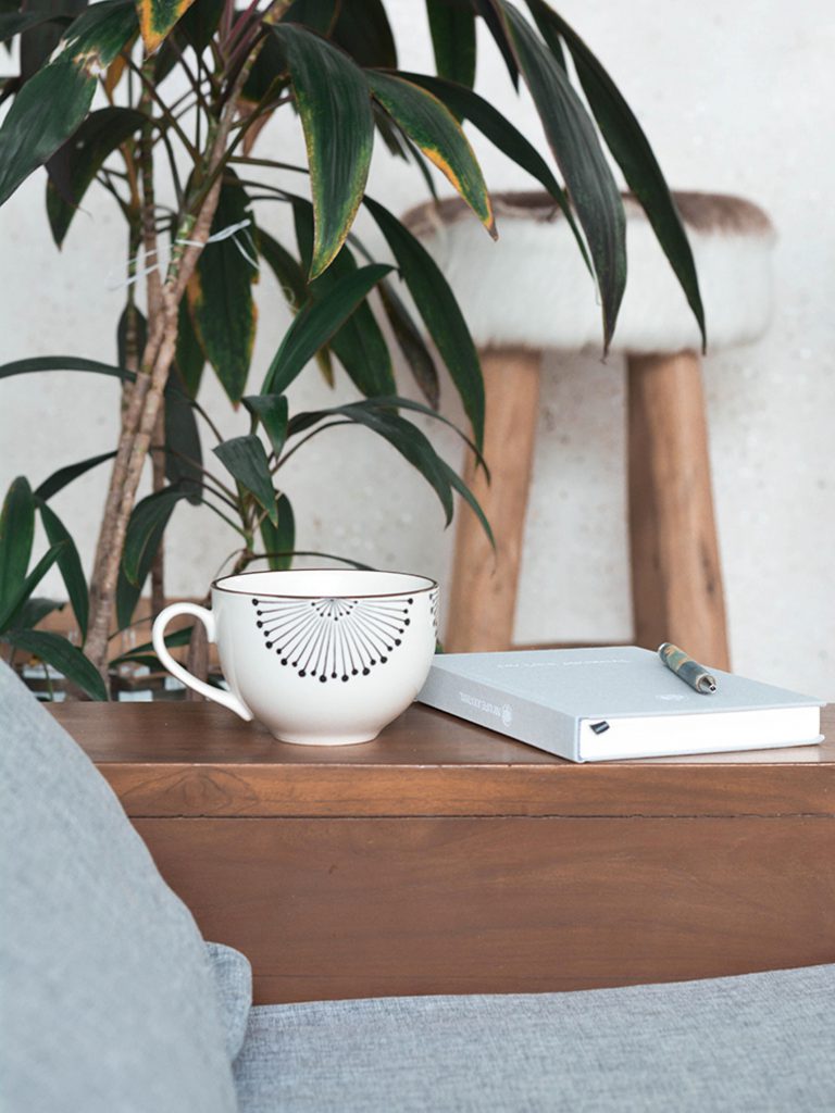 Timeless decor, home decor, apartment decor, classic decor, modern decor, redecorating, furniture, buying, apartment style, antique store, bohemian